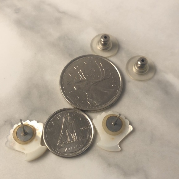 mother of pearl carved shell studs - Picture 3 of 4